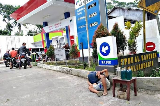 Gas Station Kaliangkrik