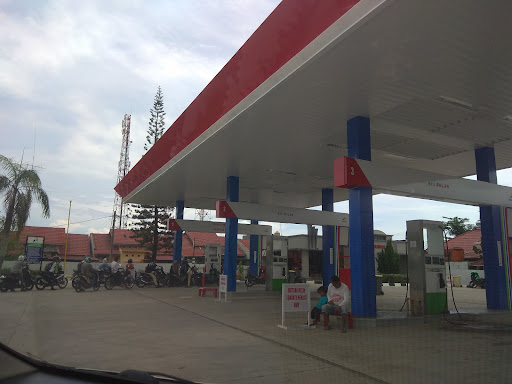 SPBU aia pacah depan Univ Baiturahmah